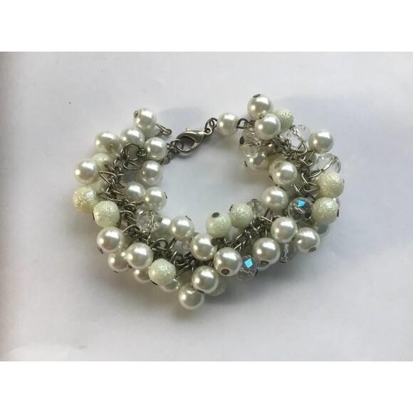 White Beaded Pearl Cha Cha Bracelet - Picture 2 of 2